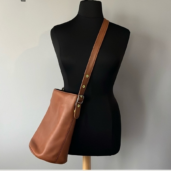 2014 Coach Duffle Bag - Picture 2 of 16